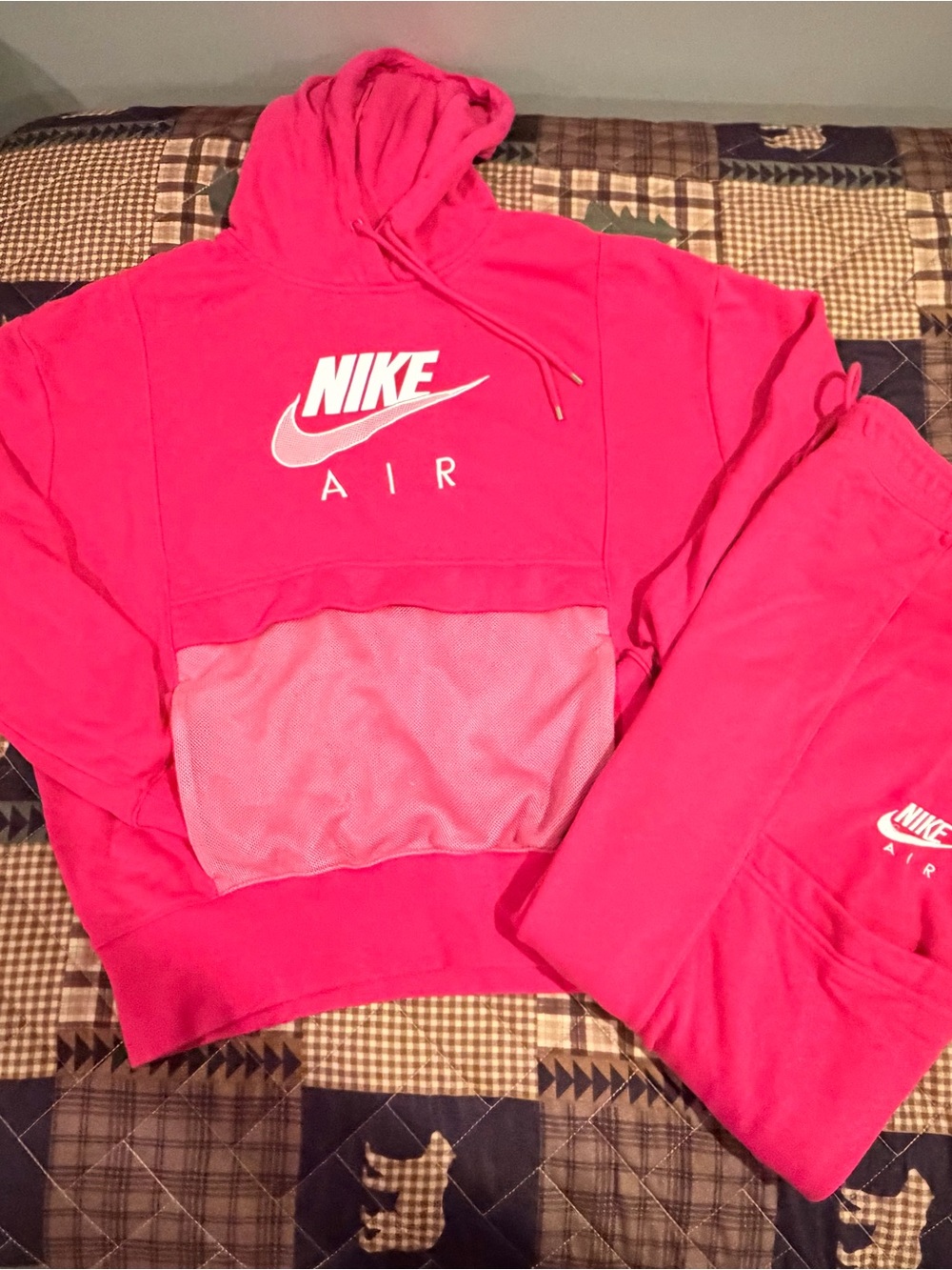 Nike Kids Hot Pink Air Hoodie (SIZE:S) & Joggers (SIZE:L) Set - Picture 2 of 4